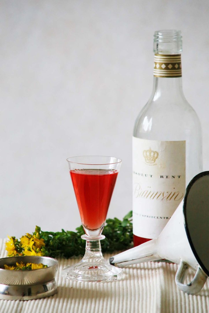 Hirkum pirkum (johannesörtsnaps)